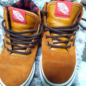 Kids size 1 Van's boots.